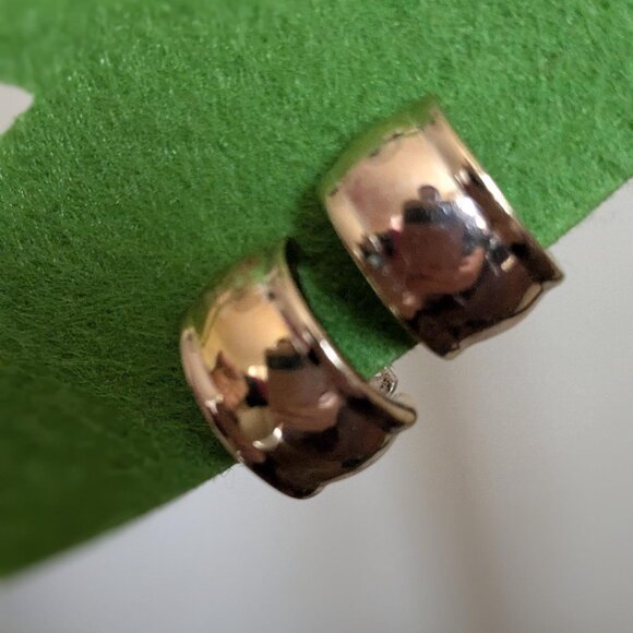 Vintage Gold Clip-On Earrings, Trending Minimalist Earrings, Retro Statement - Picture 2 of 2